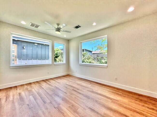 Building Photo - 5605 Samuel Huston Ave