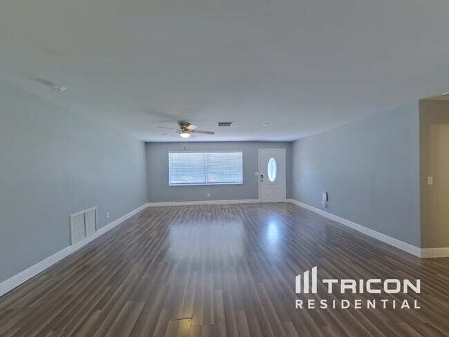 Building Photo - 2730 Avocado Dr