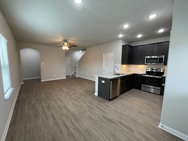 Foto del edificio - Fantastic Two-story Duplex with a huge bac...