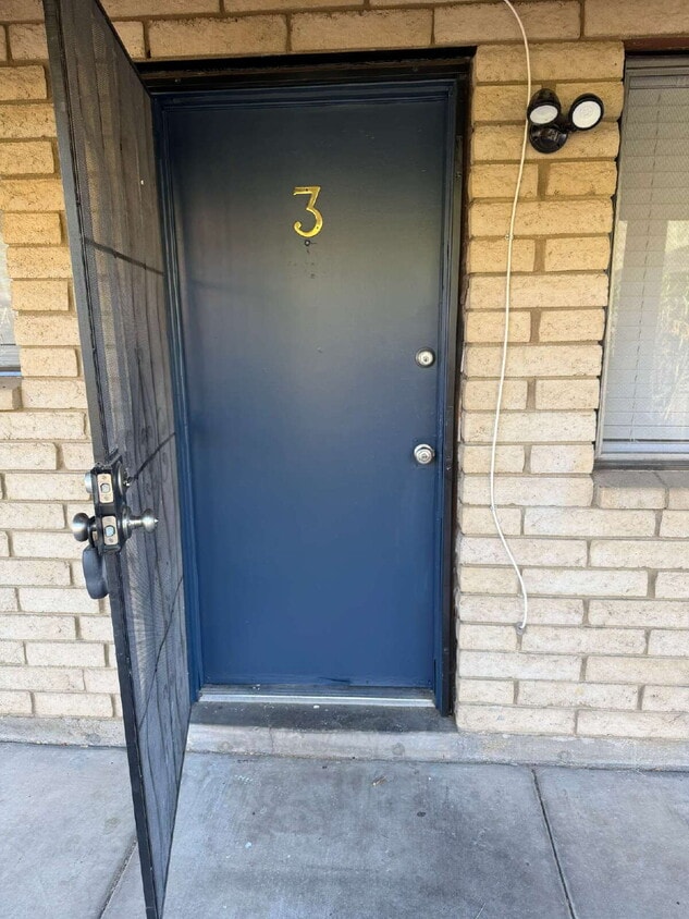 Foto principal - Charming 1-Bed/1-Bath Near SR-51 with Private Outdoor Space