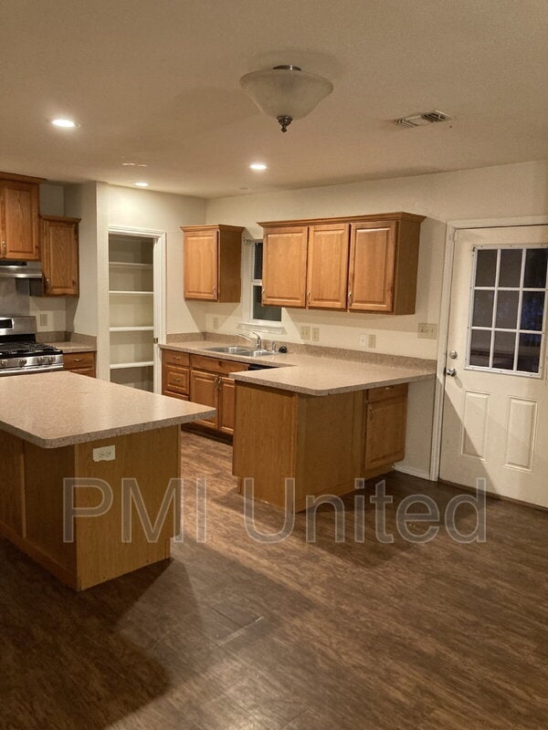 Building Photo - 417 N Bradshaw St