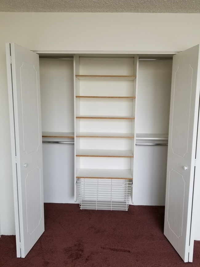 Custom Closet - 1770 Ximeno Ave