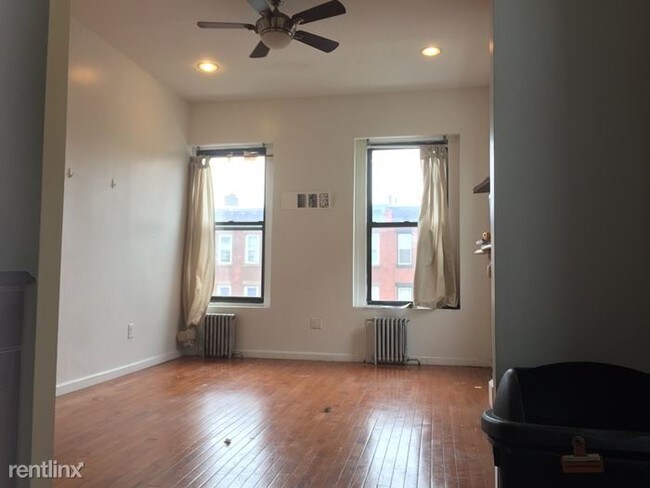Foto del edificio - 305 Franklin Ave
