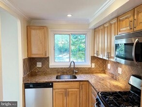 Building Photo - 1602 Ripon Pl