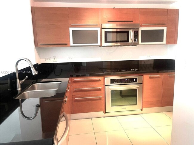 Building Photo - 253 NE 2nd St