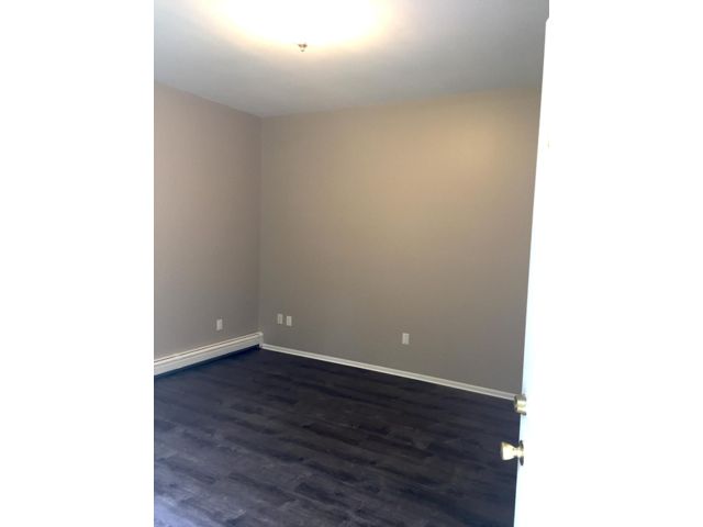 Building Photo - 706 Sycamore St