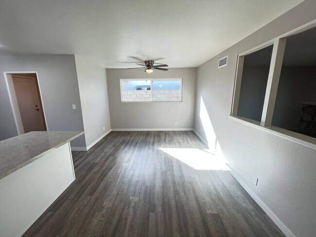 Building Photo - Wonderfully Upgraded 3 Bed 2 Bath Garden G...