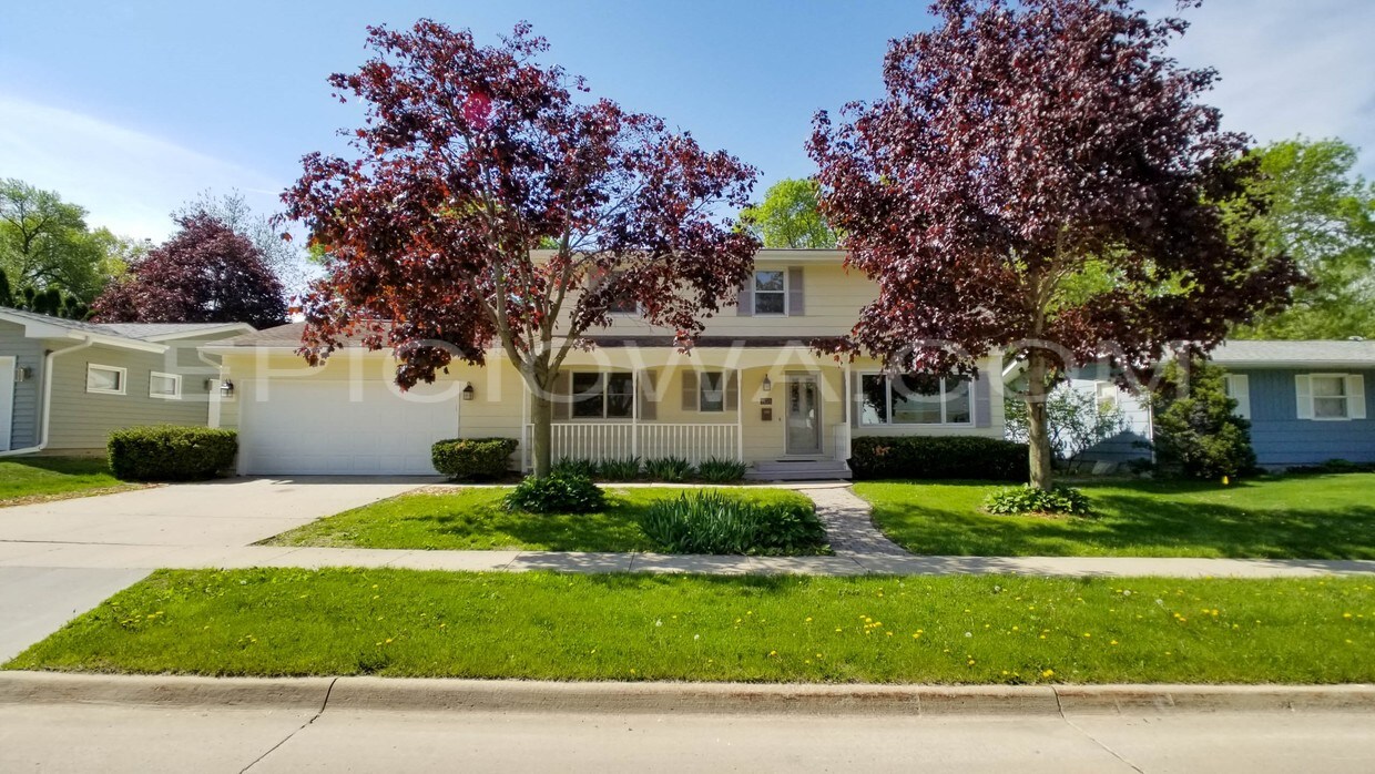 Foto principal - 1875 McGowan Blvd