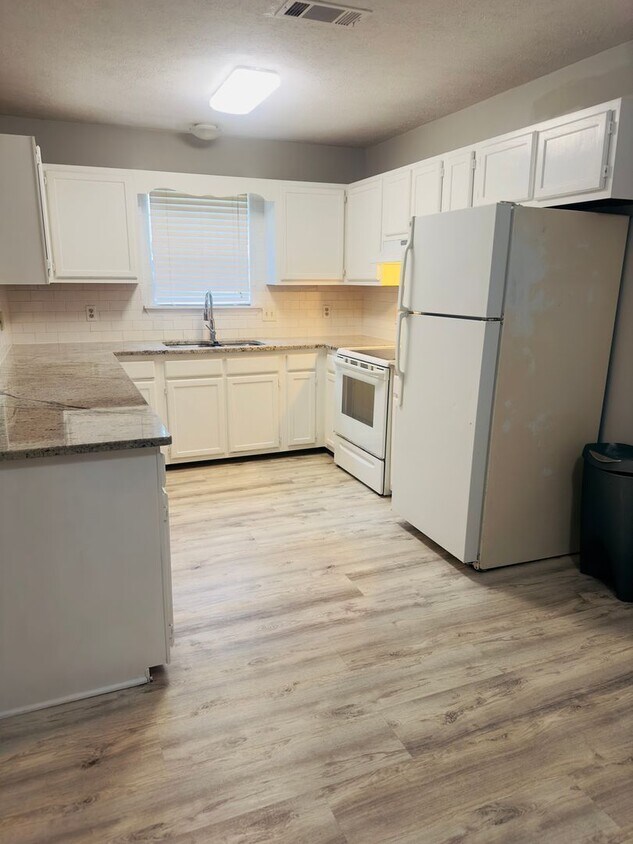 Primary Photo - 2 Bed / 2 Bath home in Madison