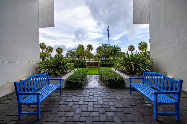 Foto del edificio - 1440 Brickell Bay Dr