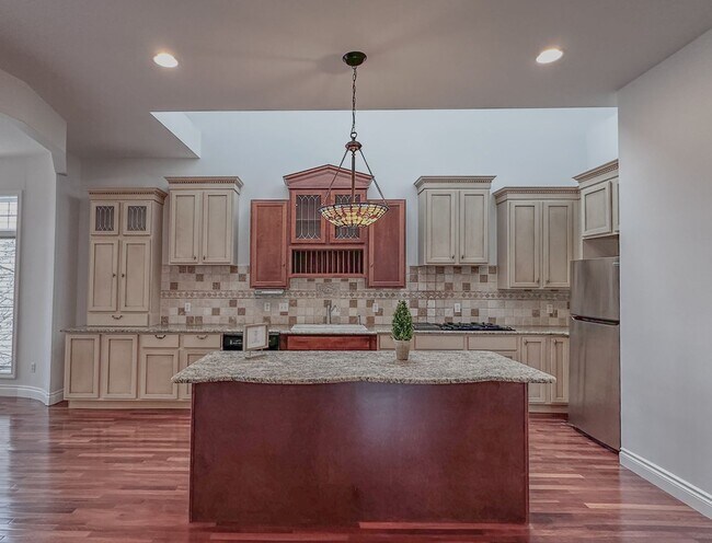 Foto del edificio - Lakeside Living!