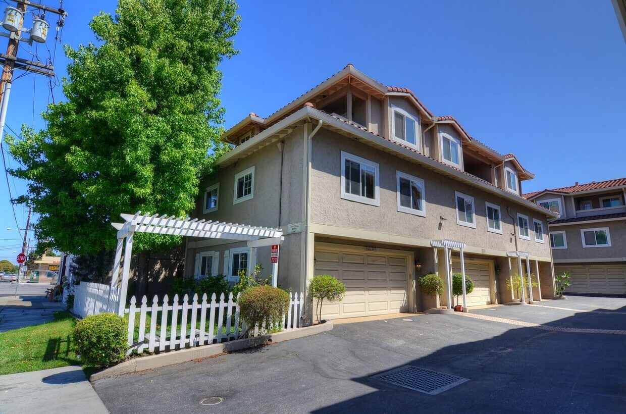 Primary Photo - Excellent Santa Clara Location! Open Floor...