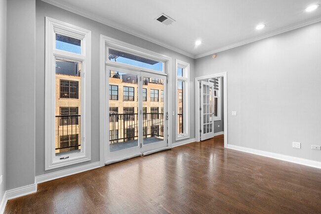 Foto del edificio - 1355 W Washington Blvd