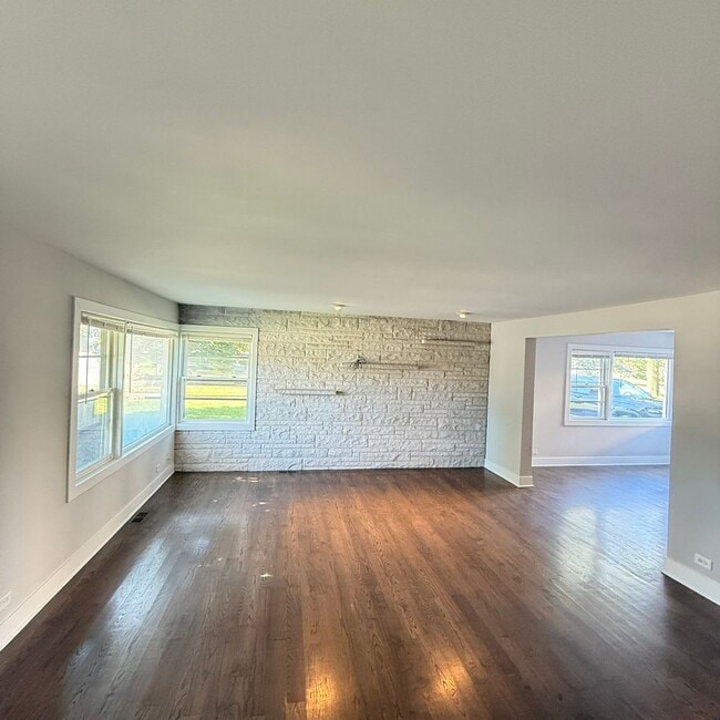 Foto del edificio - 4240 Gilbert Ave
