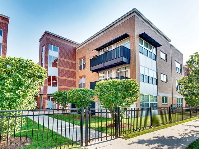 Building Photo - 2231 W Maypole Ave