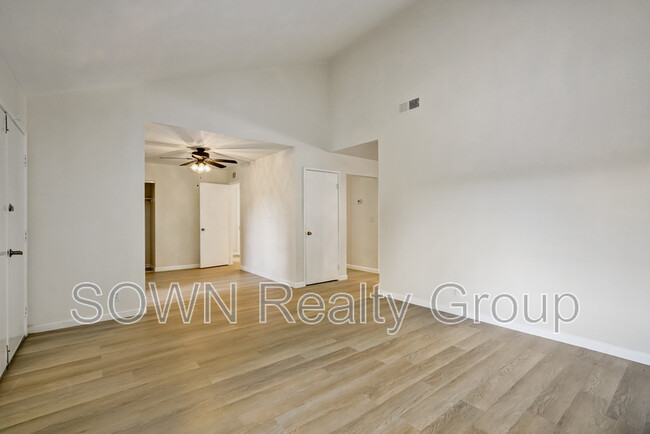 Foto del edificio - 36845 Reynolds Dr