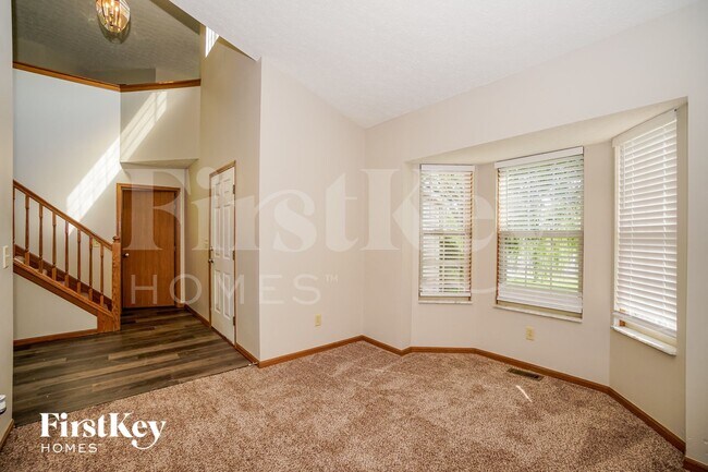 Building Photo - 1558 Royal Oak Dr