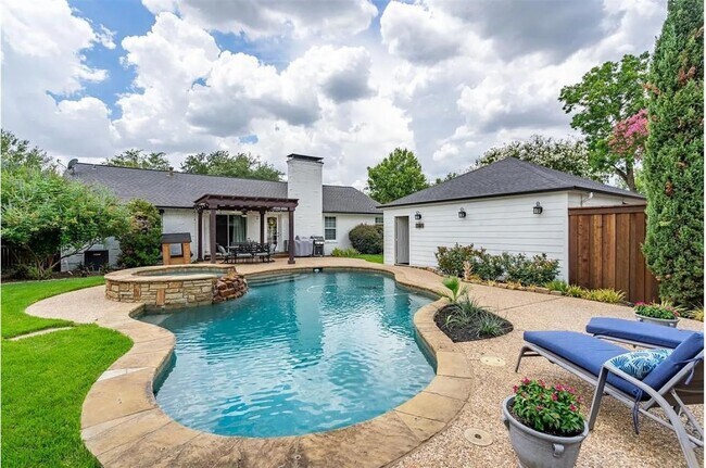 Foto del edificio - 4554 Saint Landry Dr