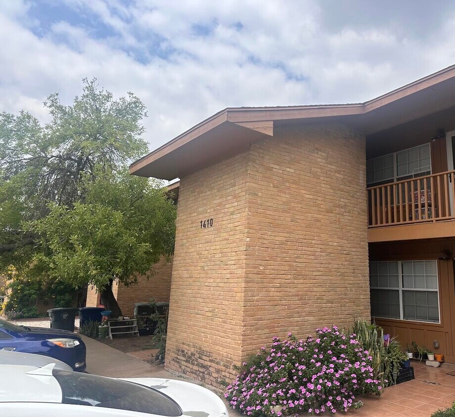 Foto principal - 1410 Hillside Rd