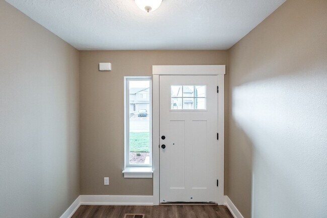 Foto del edificio - 270-272 Gwinn Street E