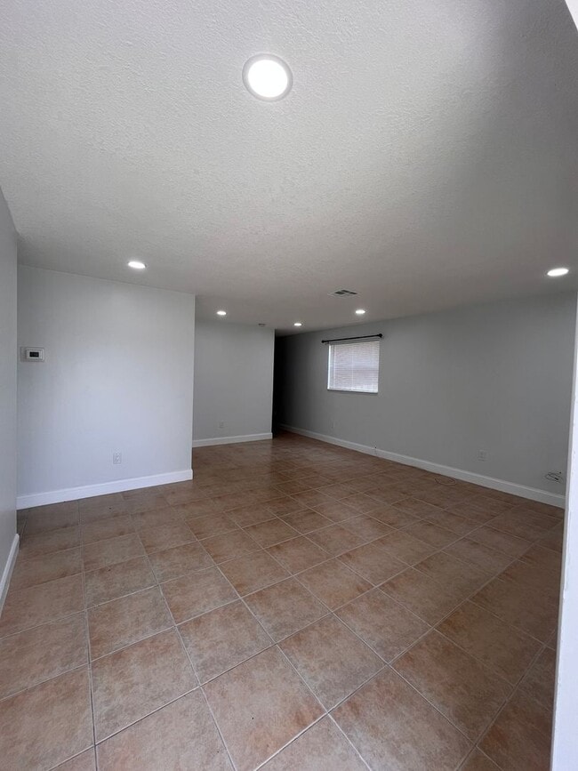 Photo - 520 46th St Apartment