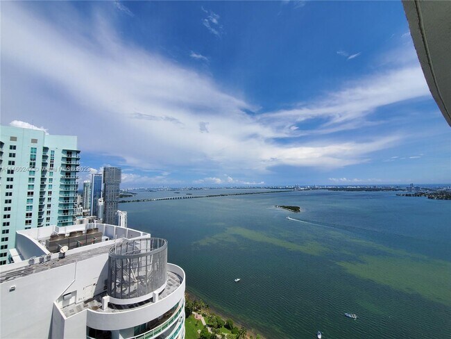Foto del edificio - 488 NE 18th St