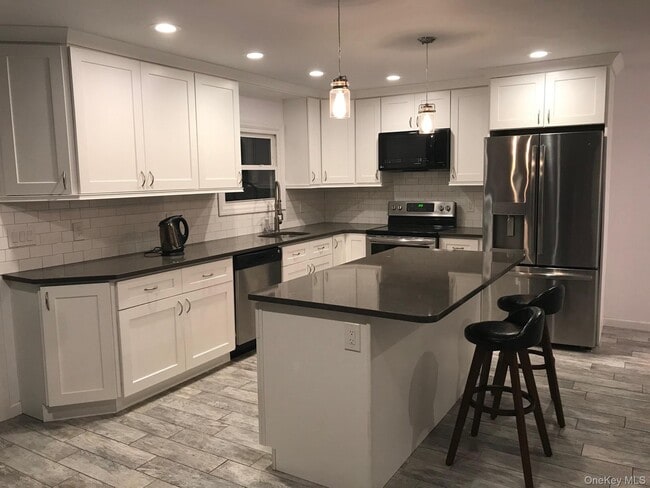 Building Photo - 18-20-20 Gamay Ct