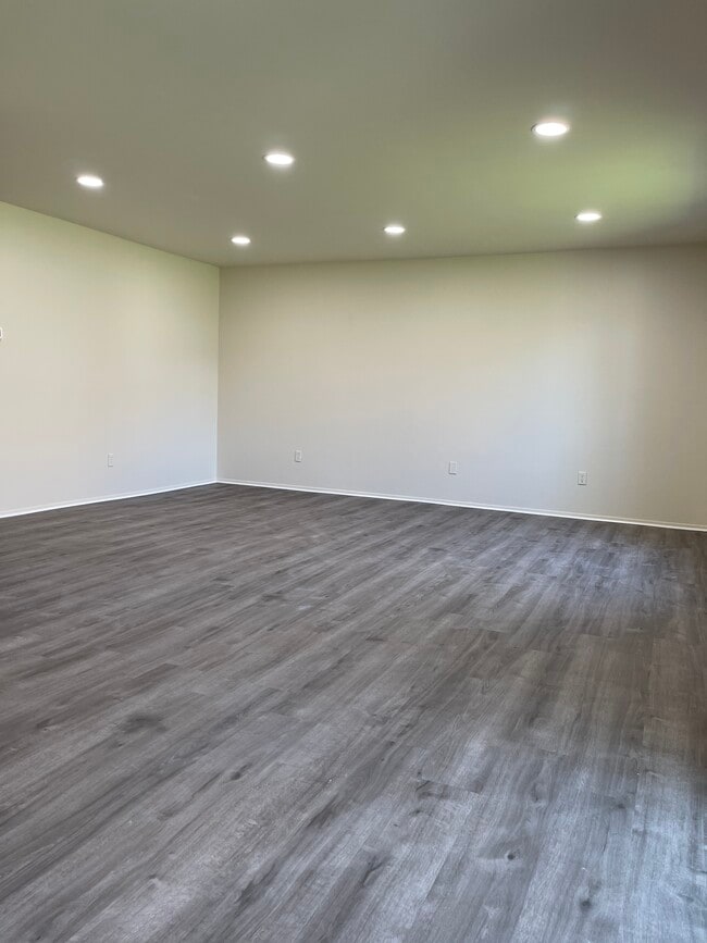 Building Photo - 14181 Ivanhoe Dr