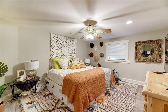 Foto del edificio - 1712 Lakeshore Dr