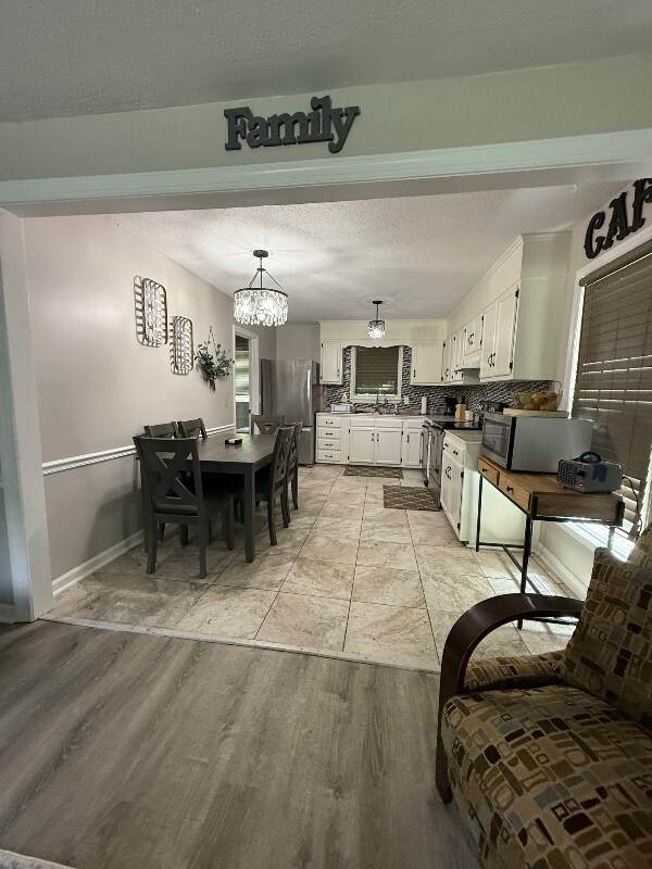 Foto del edificio - 2501 Wood Valley Rd