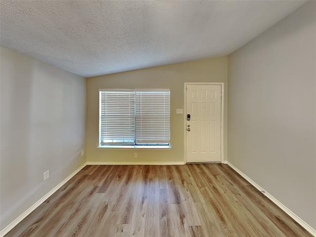 Foto del edificio - 4931 Darrow Ln