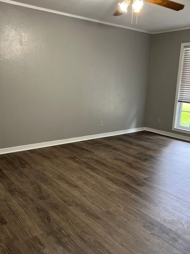 Foto del edificio - 3 Bedroom, 1 Bath