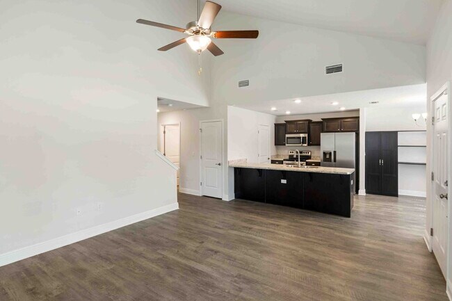 Foto del edificio - 3BR/2BA Two-Story Home in Cardinal Cove – Open Floor Plan, Luxury Vinyl Flooring & Oversized Prim...