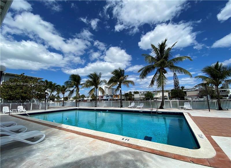 Primary Photo - 7207 Bay Dr