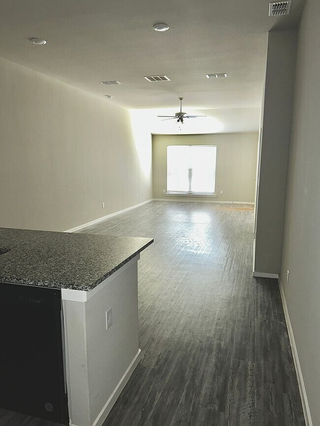Foto del edificio - LB 2119 N Avenue J