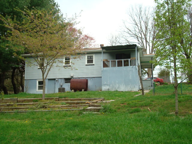 Building Photo - Cute, 3 bedroom, 1 bathroom West of Asheville