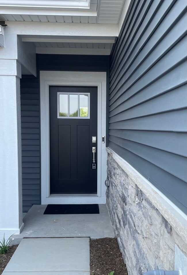 Building Photo - 472 Carpathian Dr