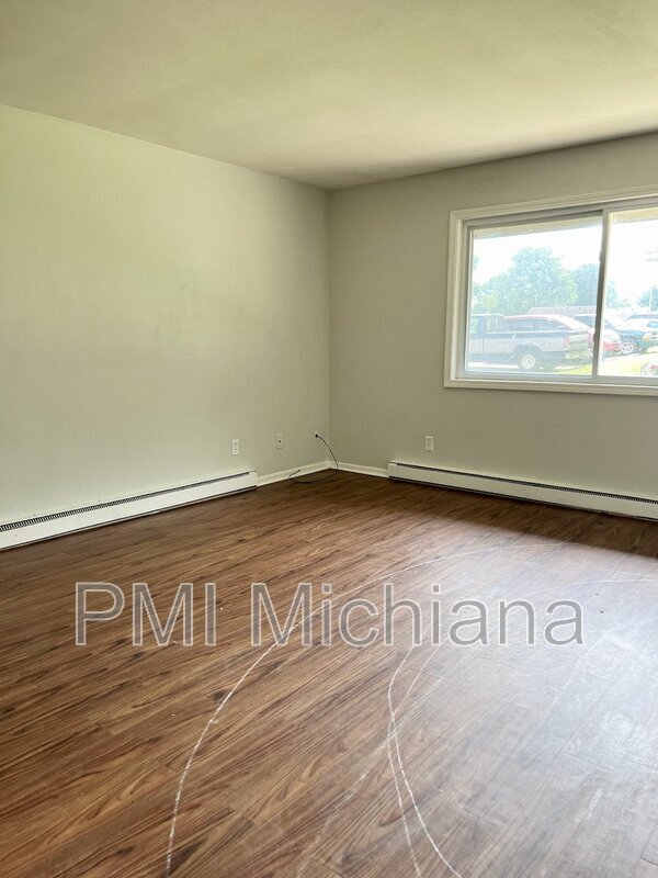 Building Photo - 2024 Lathrop St
