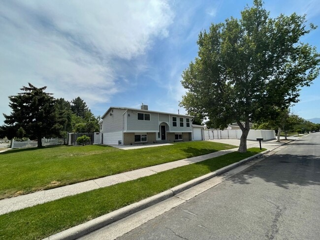 Building Photo - Beautiful 4 Bed 2 Bath House in Taylorsville!