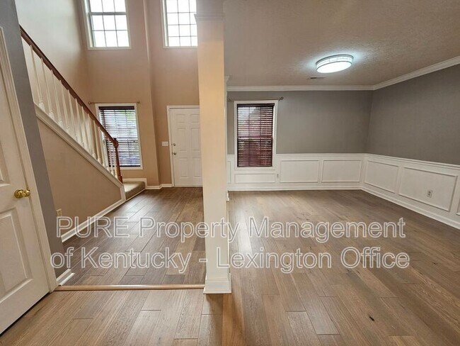 Foto del edificio - 528 Newbury Way