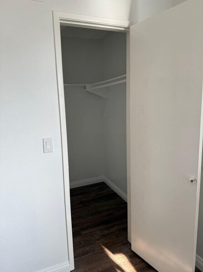 Armario del dormitorio - 1340 E Stearns Ave