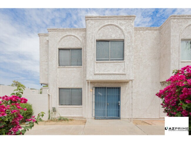 Foto del edificio - Welcome to This Beautifully Renovated 3/1 ...