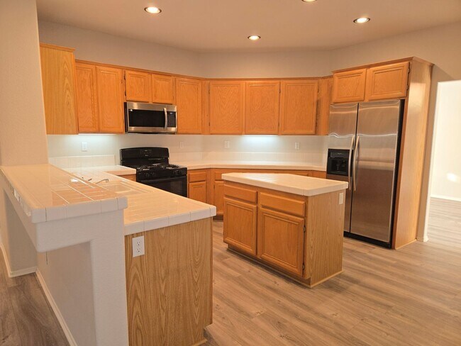 Building Photo - 5 Bedroom Home in Wildomar with RV Parking