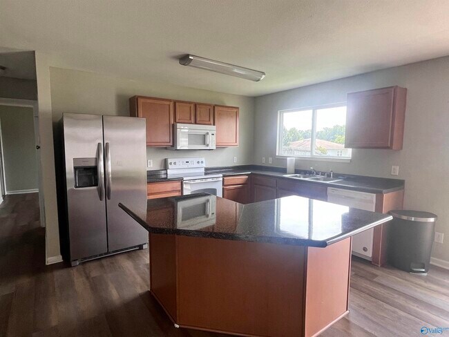Foto del edificio - 15281 Tyler Mill Dr