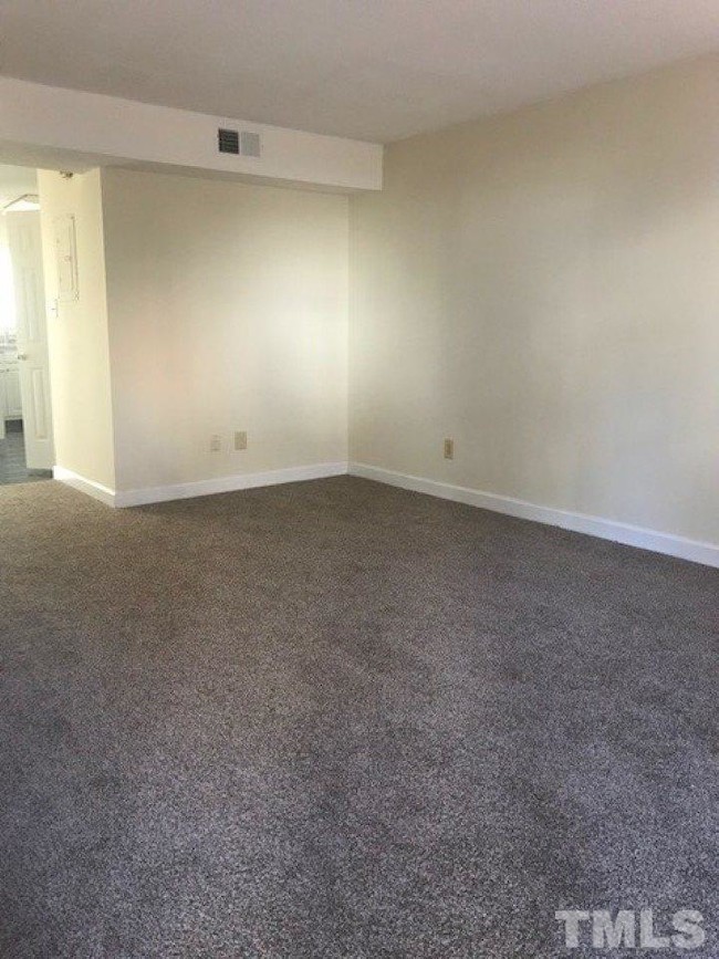 Building Photo - 1135 Nottingham Cir