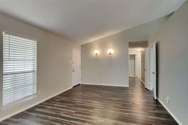 Foto del edificio - 6704 Wesson Dr