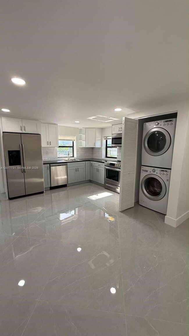 Building Photo - 305 NE 58th Terrace