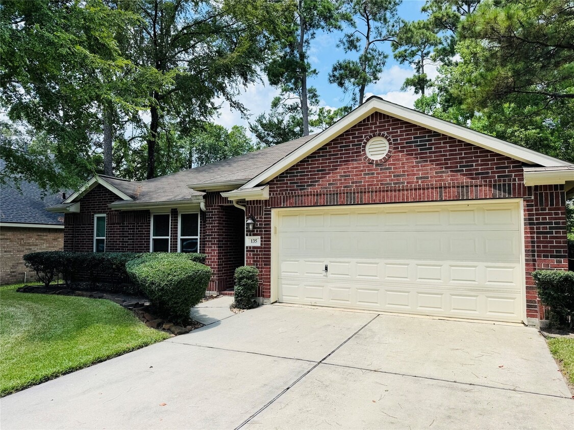 Primary Photo - 135 N Wynnoak Cir