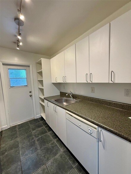 Foto del edificio - 3061 NE 49th St