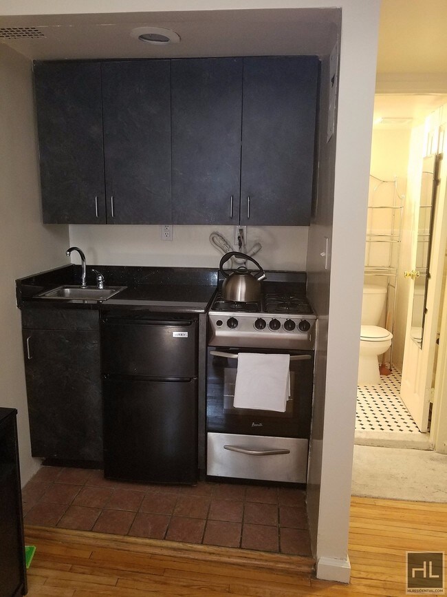 Foto del edificio - 323 E 21st St